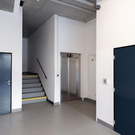 2-Level Apartments On Krizikova Near The Metro براغ المظهر الخارجي الصورة