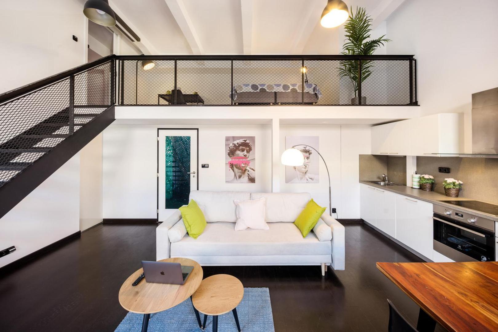 2-Level Apartments On Krizikova Near The Metro براغ المظهر الخارجي الصورة
