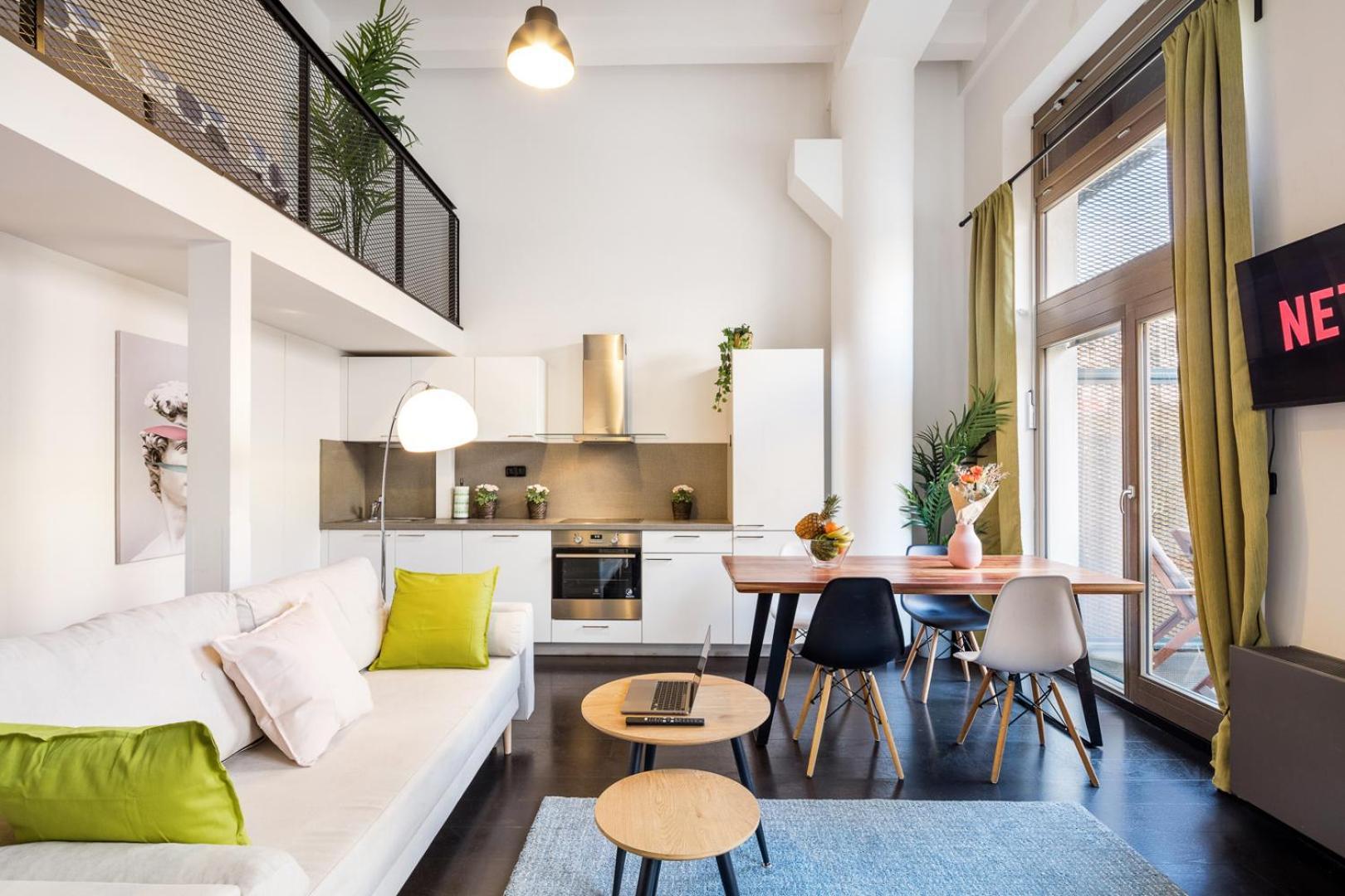 2-Level Apartments On Krizikova Near The Metro براغ المظهر الخارجي الصورة