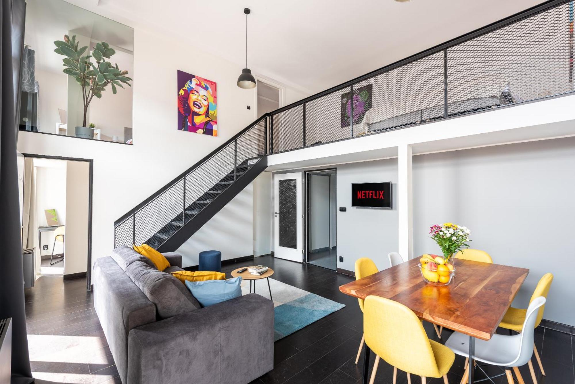 2-Level Apartments On Krizikova Near The Metro براغ المظهر الخارجي الصورة
